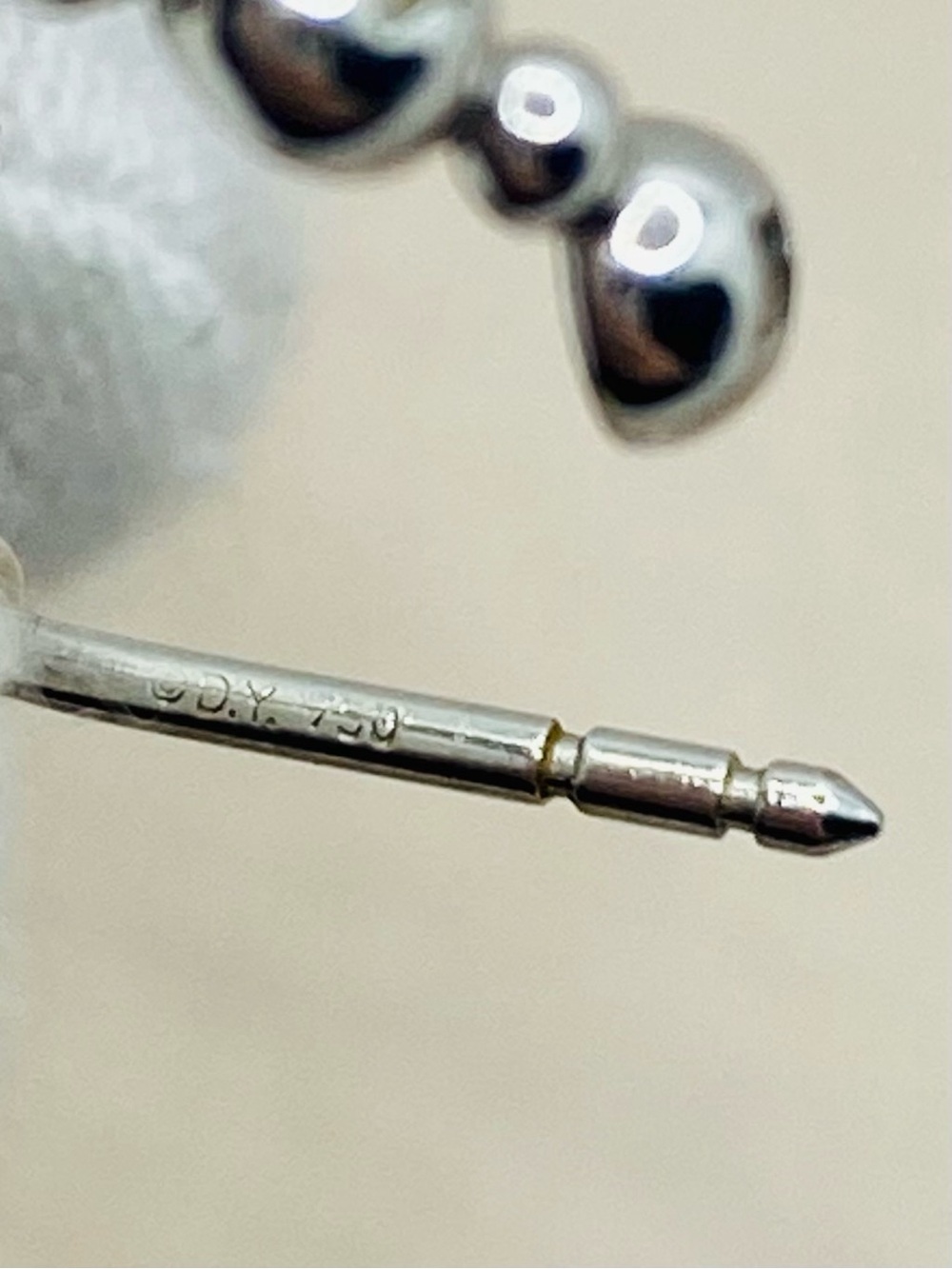 EUC David Yurman White Gold and Platinum Diamond Earrings - Picture 14 of 17